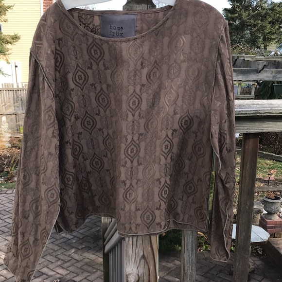 Tan long sleeve pullover Top with side slits at bottom. - Picture 4 of 5